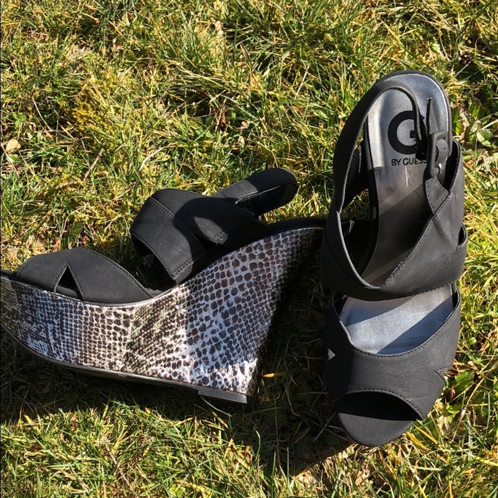 Black Guess Wedges